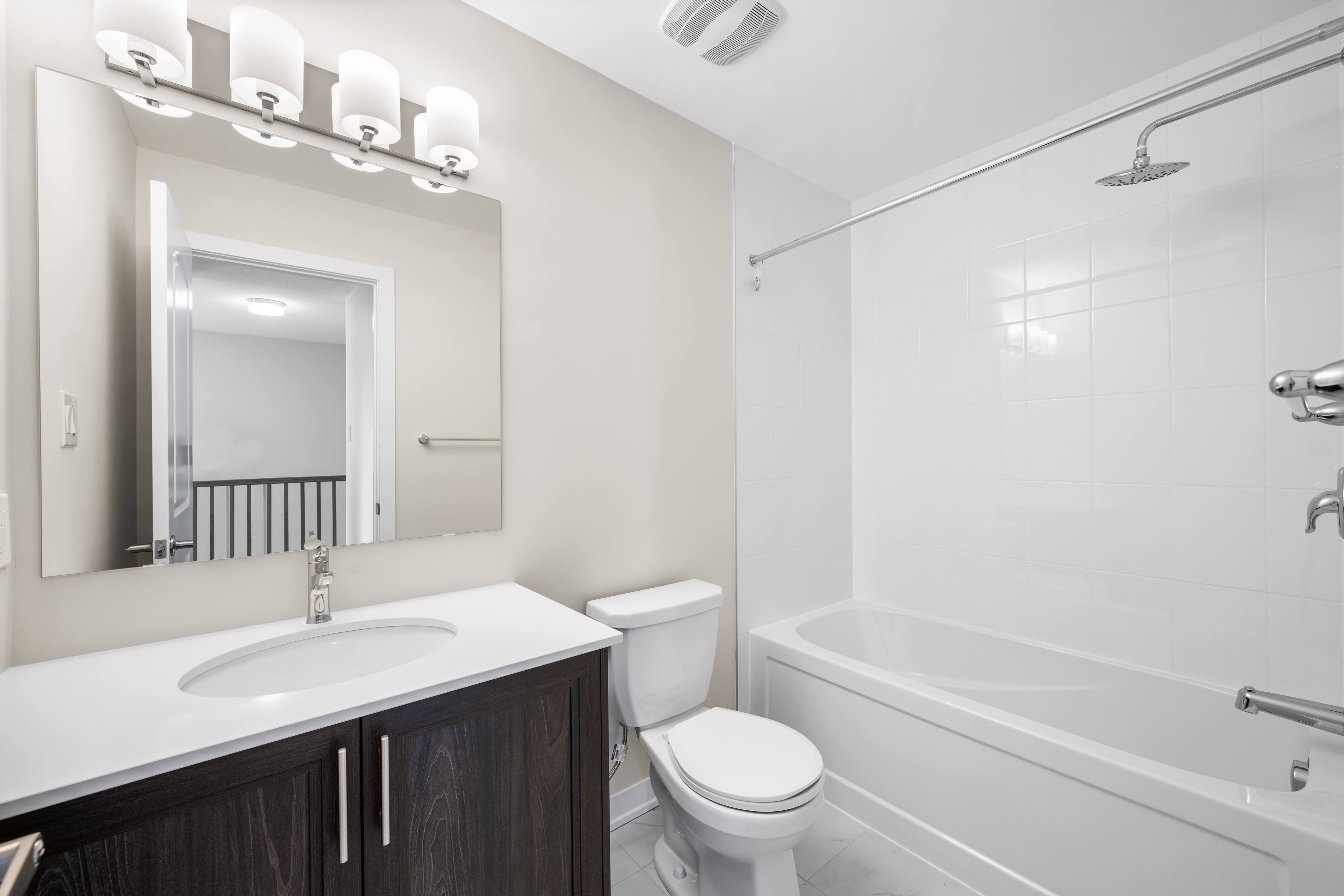 Main bathroom in Plan 1E